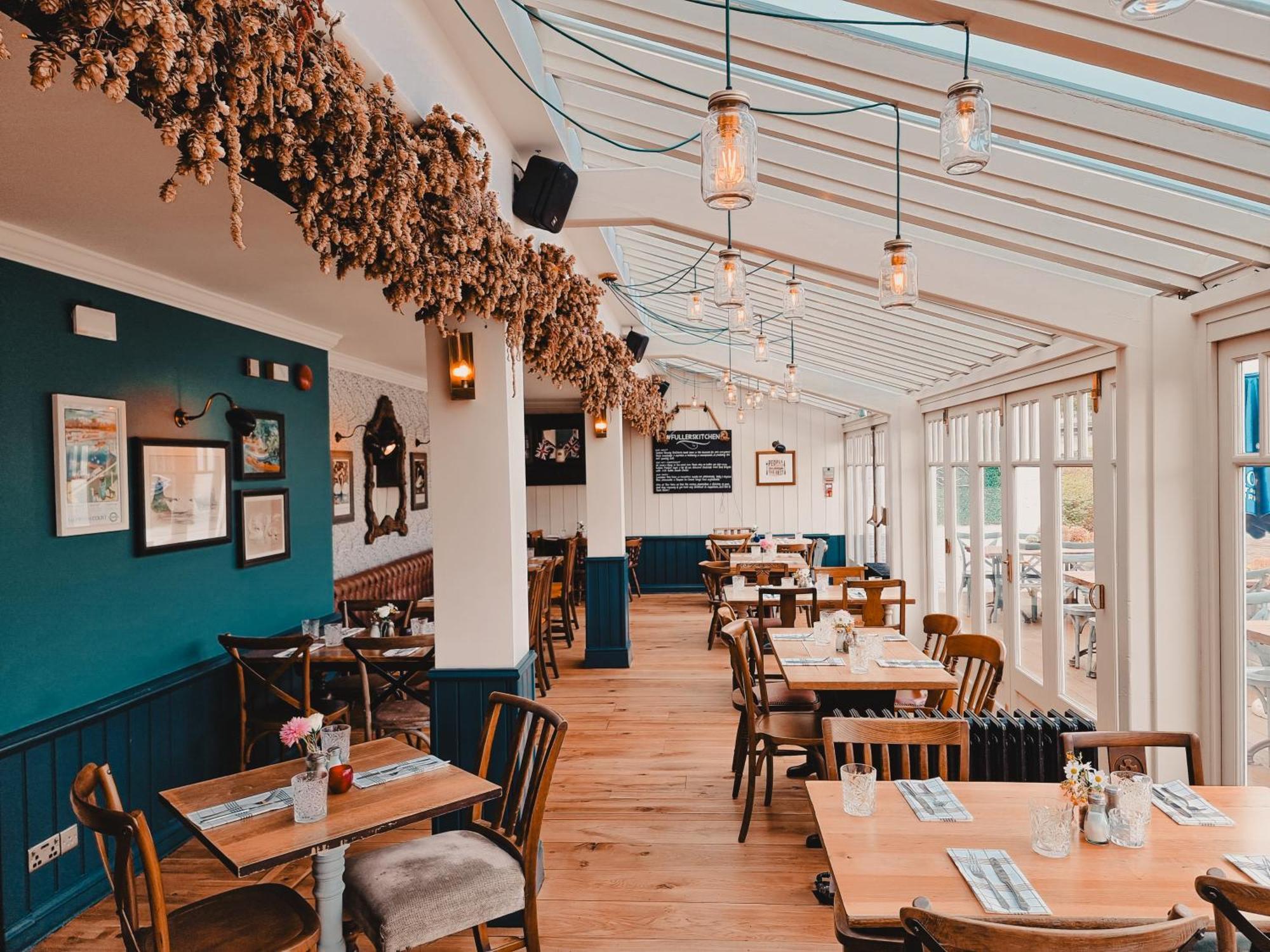 The Swan Hotel Staines-upon-Thames ภายนอก รูปภาพ