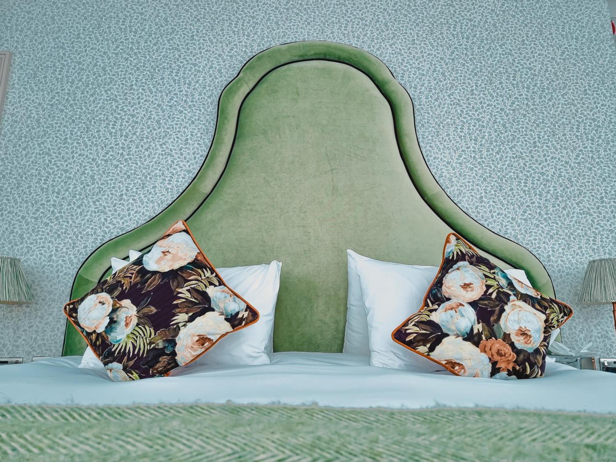 The Swan Hotel Staines-upon-Thames ภายนอก รูปภาพ