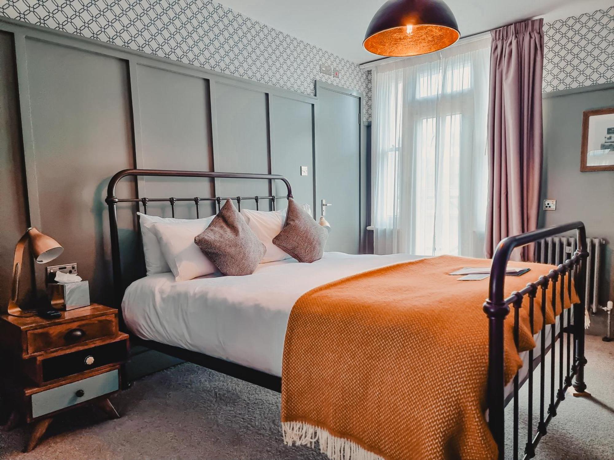 The Swan Hotel Staines-upon-Thames ภายนอก รูปภาพ