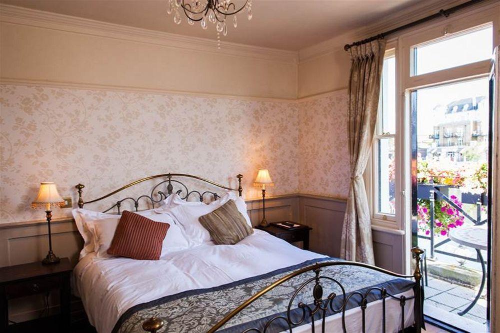 The Swan Hotel Staines-upon-Thames ภายนอก รูปภาพ