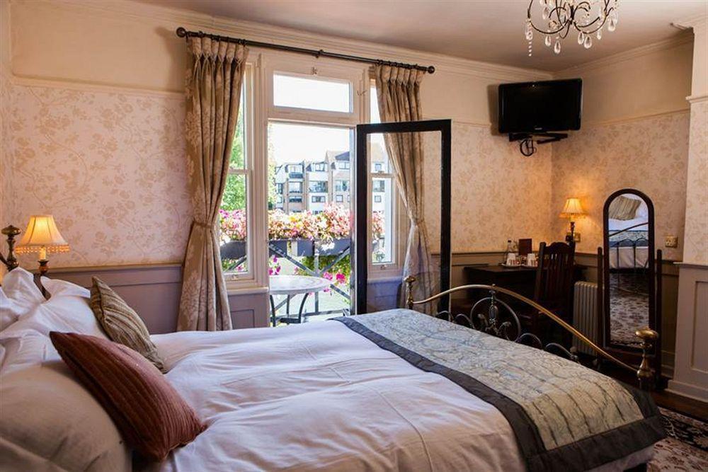 The Swan Hotel Staines-upon-Thames ภายนอก รูปภาพ