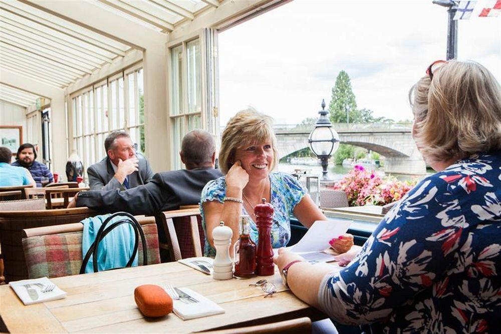 The Swan Hotel Staines-upon-Thames ภายนอก รูปภาพ