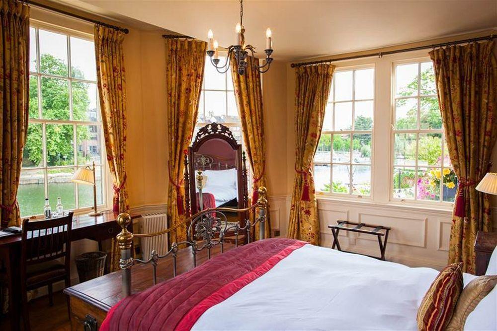 The Swan Hotel Staines-upon-Thames ภายนอก รูปภาพ