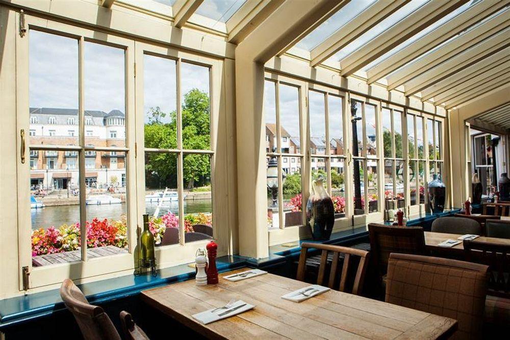 The Swan Hotel Staines-upon-Thames ภายนอก รูปภาพ