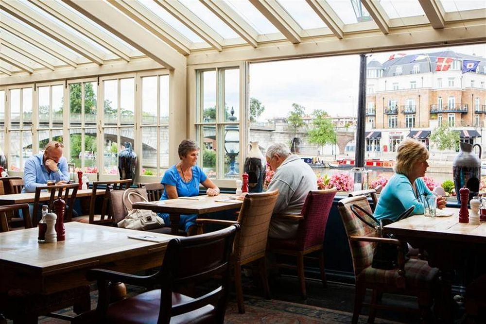 The Swan Hotel Staines-upon-Thames ภายนอก รูปภาพ