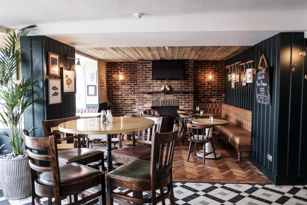 The Swan Hotel Staines-upon-Thames ภายนอก รูปภาพ