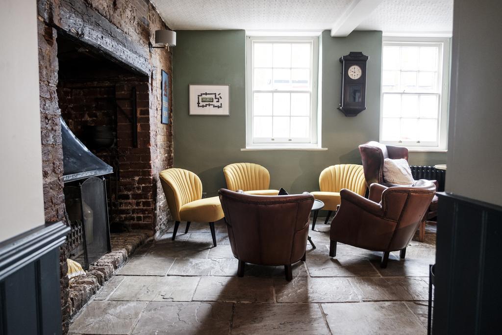 The Swan Hotel Staines-upon-Thames ภายนอก รูปภาพ