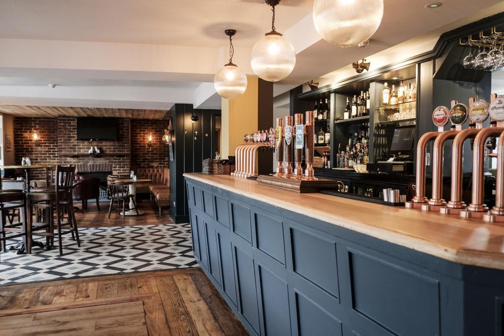 The Swan Hotel Staines-upon-Thames ภายนอก รูปภาพ