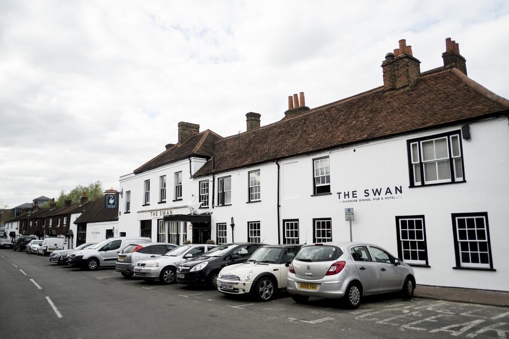The Swan Hotel Staines-upon-Thames ภายนอก รูปภาพ