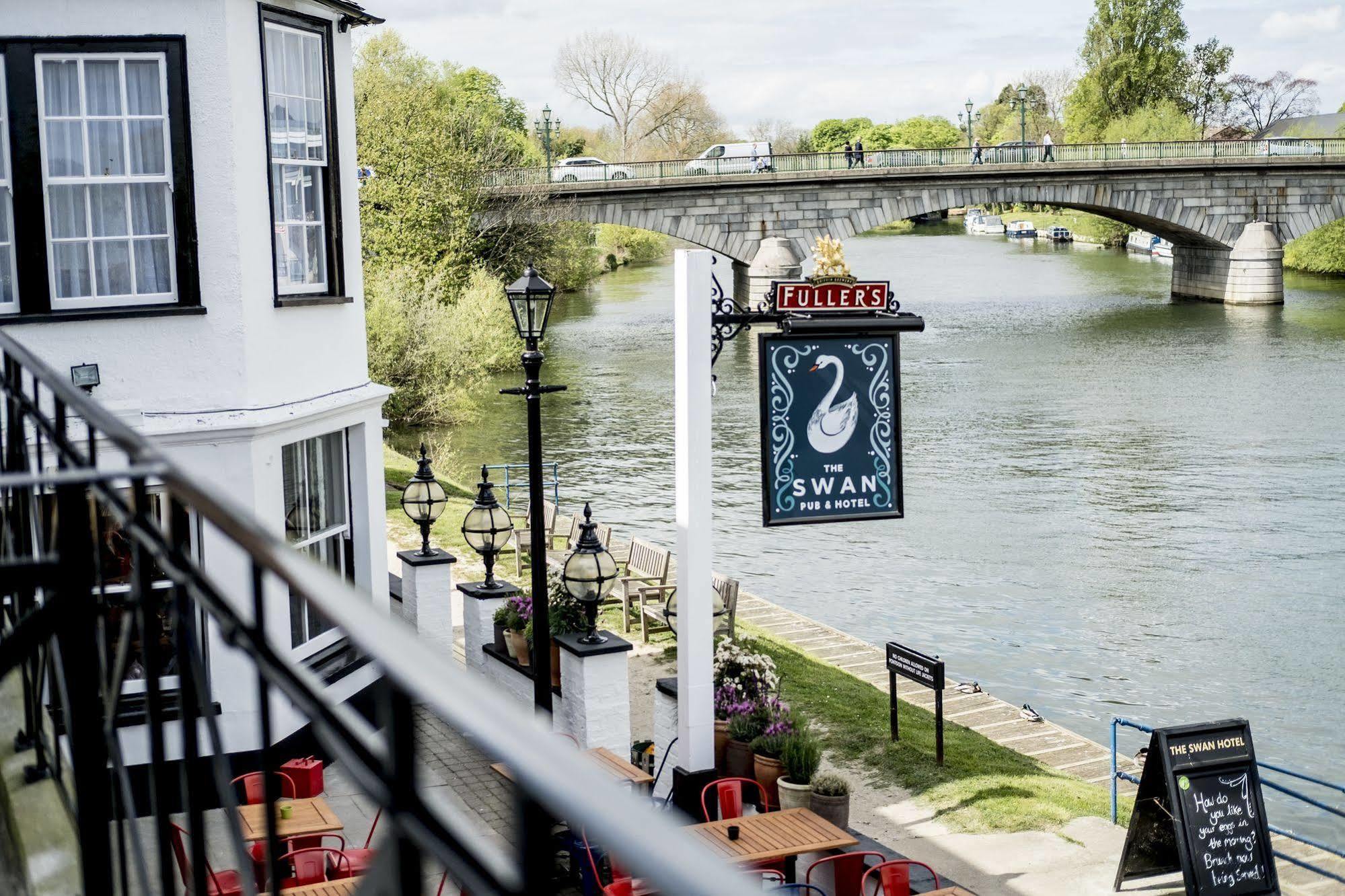 The Swan Hotel Staines-upon-Thames ภายนอก รูปภาพ