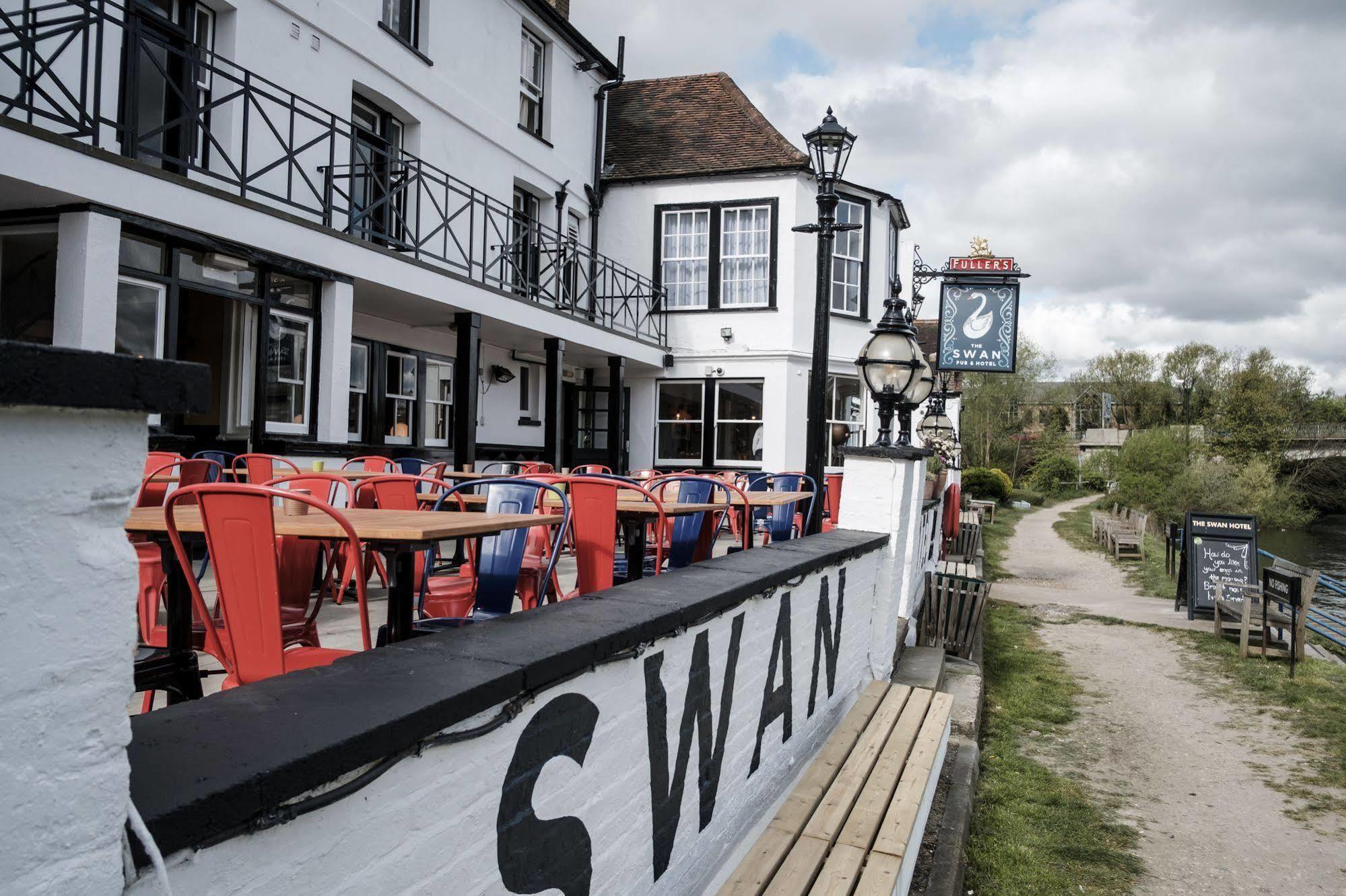 The Swan Hotel Staines-upon-Thames ภายนอก รูปภาพ