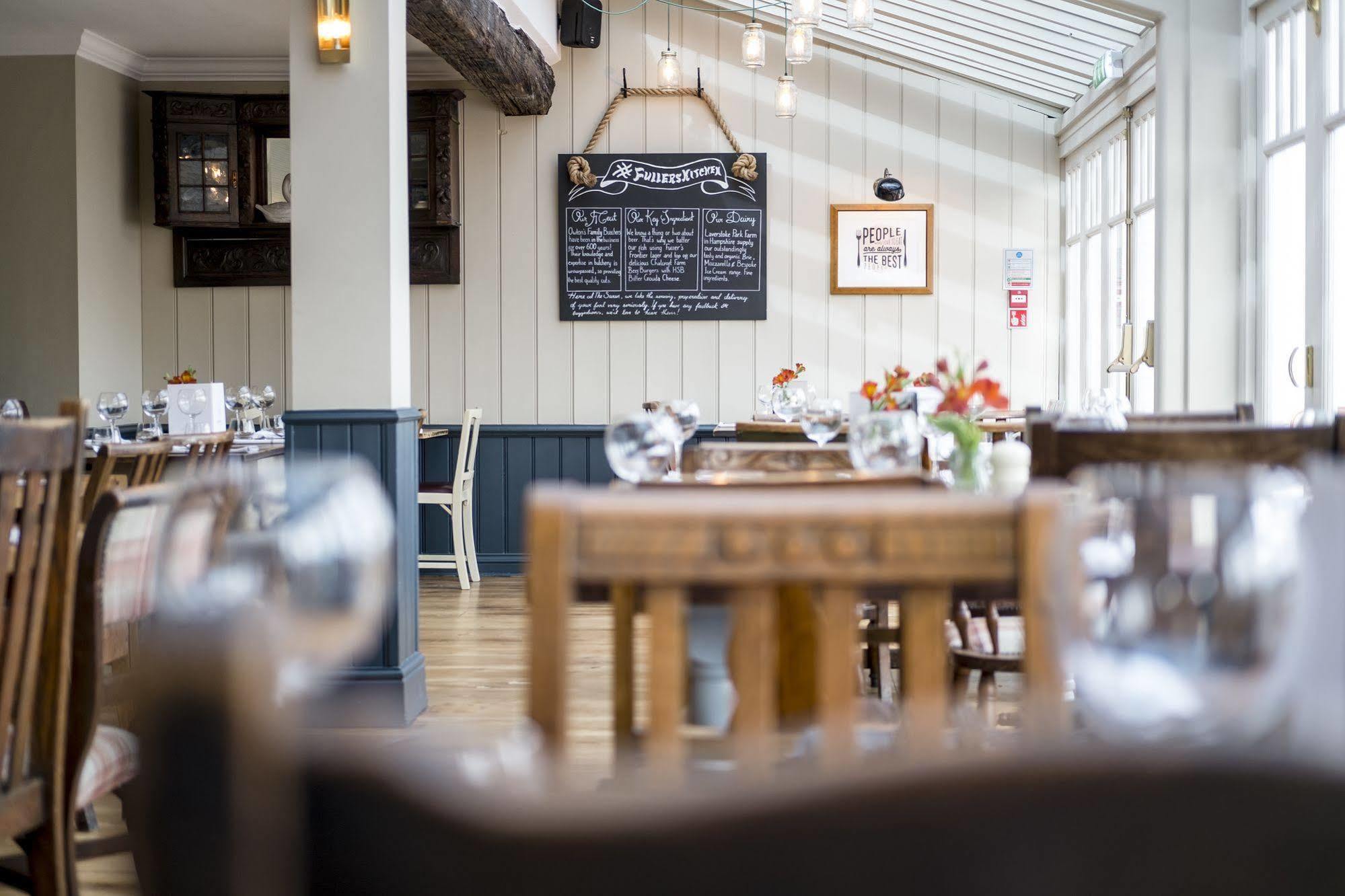 The Swan Hotel Staines-upon-Thames ภายนอก รูปภาพ