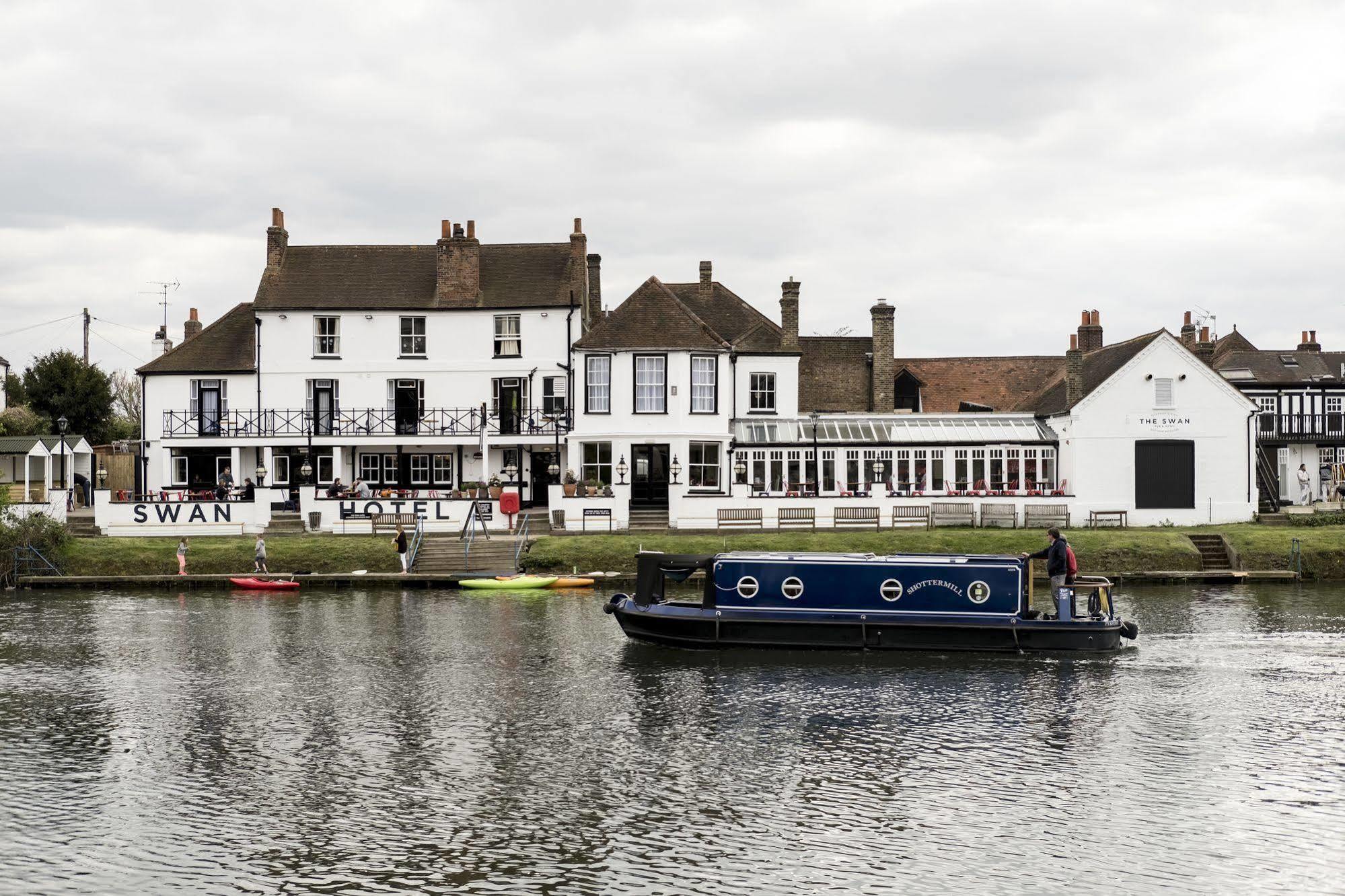 The Swan Hotel Staines-upon-Thames ภายนอก รูปภาพ
