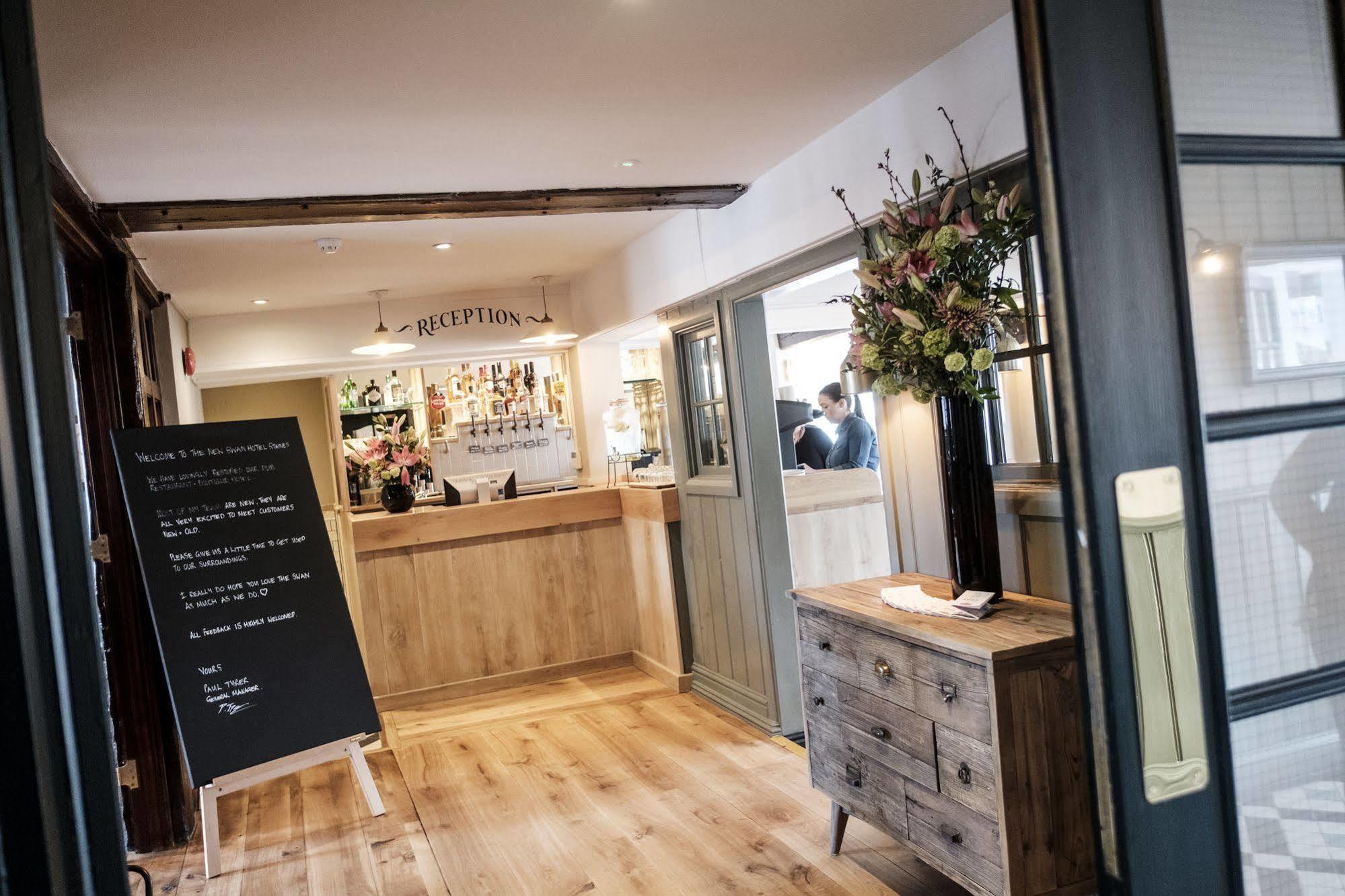 The Swan Hotel Staines-upon-Thames ภายนอก รูปภาพ