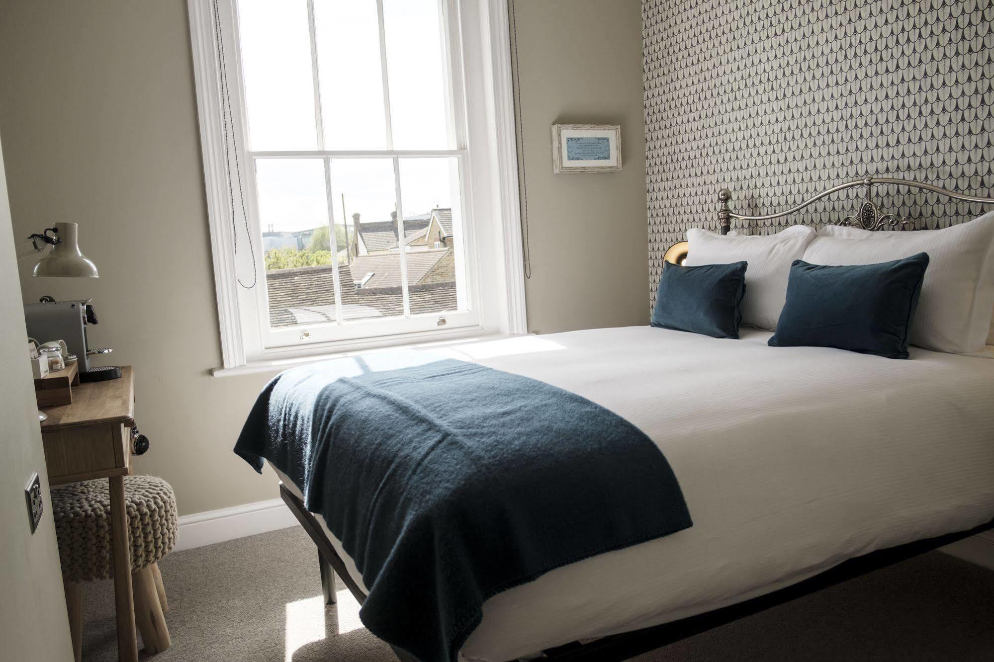 The Swan Hotel Staines-upon-Thames ภายนอก รูปภาพ